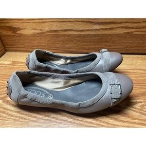 Tod's Women's Gray Leather Suede Trim Buckle Accent Ballet Flat Shoe Size 35 1/2